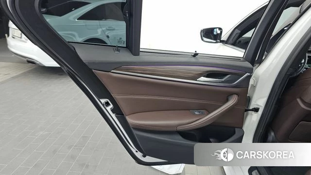 BMW 5 Series (G30) id 4683975 из Кореи 17