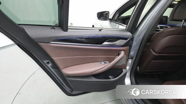BMW 5 Series (G30) id 4579413 из Кореи 17