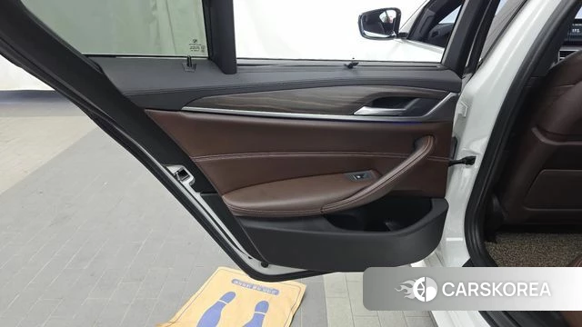 BMW 5 Series (G30) id 4471711 из Кореи 17