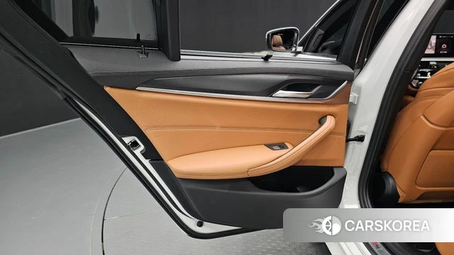 BMW 5 Series (G30) id 4935433 из Кореи 17