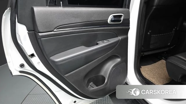 Jeep Grand Cherokee id 4361846 из Кореи 17