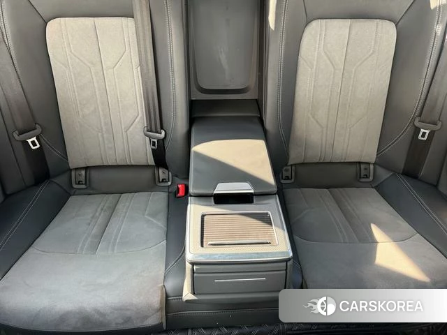 Audi A6L id 4307000 из Китая 17