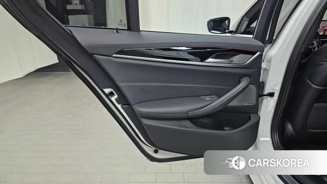 BMW 5 Series (G30) id 4881343 из Кореи 17