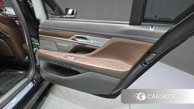 BMW 7 Series (G11) id 4593985 из Кореи 17