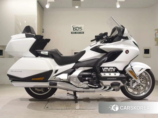 Проданный Honda GL1800 TOUR DCT 2023 из Японии