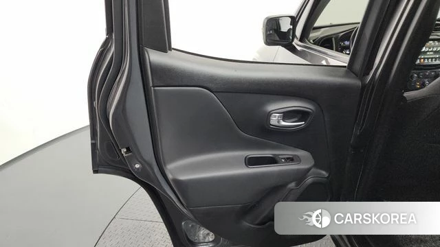 Jeep Renegade id 4416341 из Кореи 17