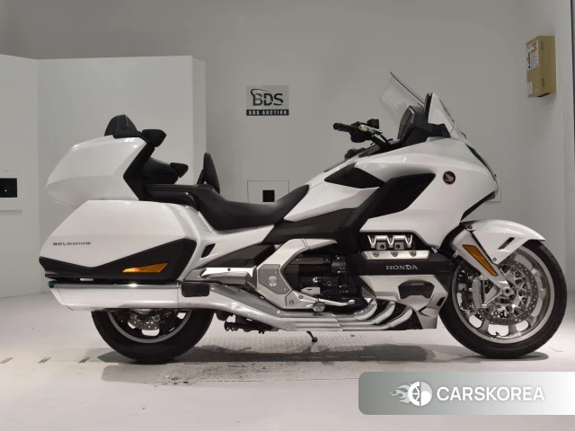 Проданный Honda GL1800 TOUR DCT 2019 из Японии, фото 2