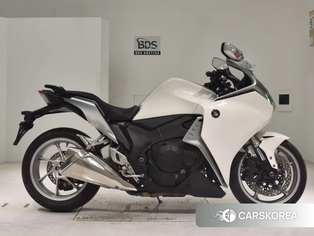 Проданный Honda VFR1200F 2010 из Японии