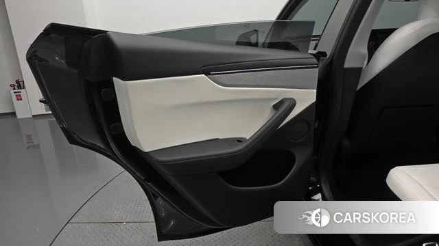 Tesla Model Y id 4400184 из Кореи 17