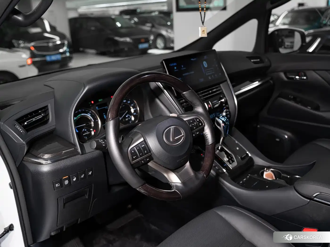 Lexus LM id 4559802 из Китая 18