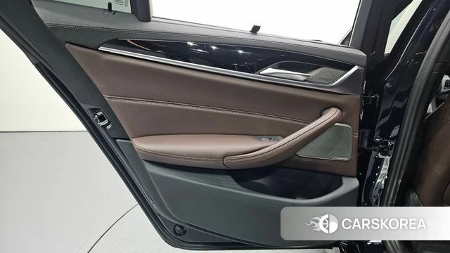 BMW 5 Series (G30) id 4469175 из Кореи 17