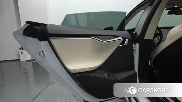 Tesla Model S id 4403255 из Кореи 17