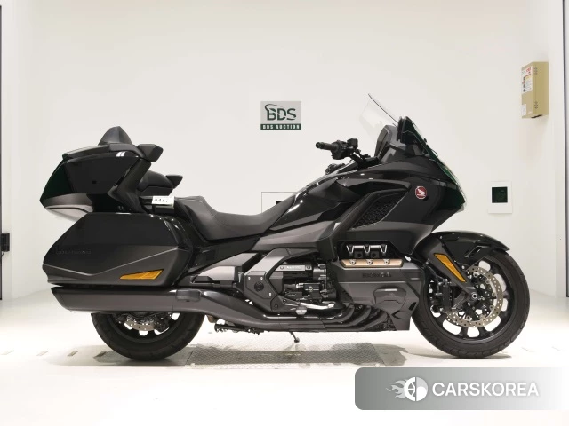 Проданный Honda GL1800 TOUR DCT 2023 из Японии