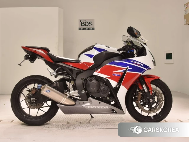 Проданный Honda CBR1000RR ABS 2015 из Японии