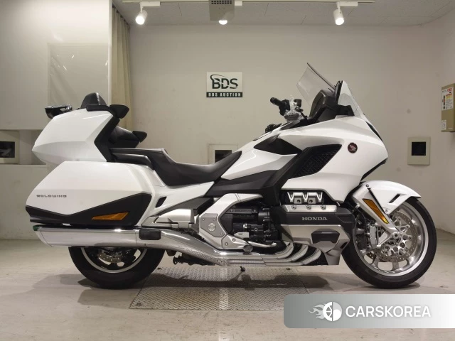 Проданный Honda GL1800 TOUR DCT 2019 из Японии