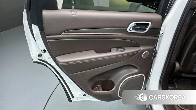 Jeep Grand Cherokee id 4225257 из Кореи 17