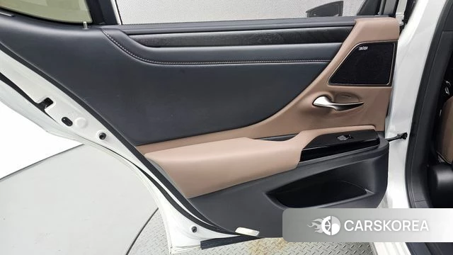 Lexus ES300h 7th generation id 4681401 из Кореи 17