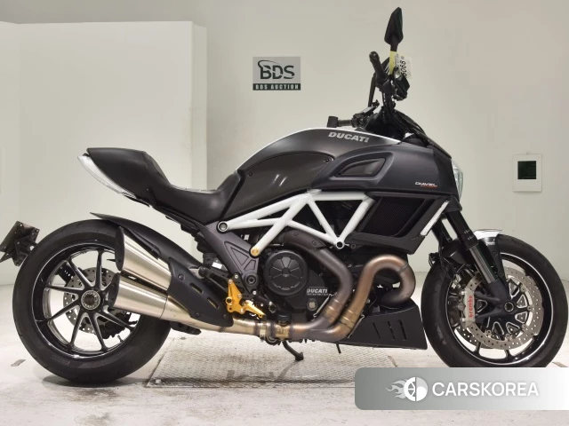 Проданный Ducati DIAVEL CARBON 2014 из Японии