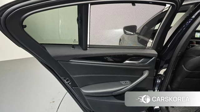 BMW 5 Series (G30) id 4397835 из Кореи 17