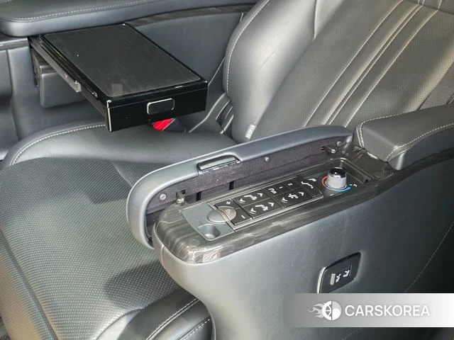 Lexus LM id 4272469 из Китая 17