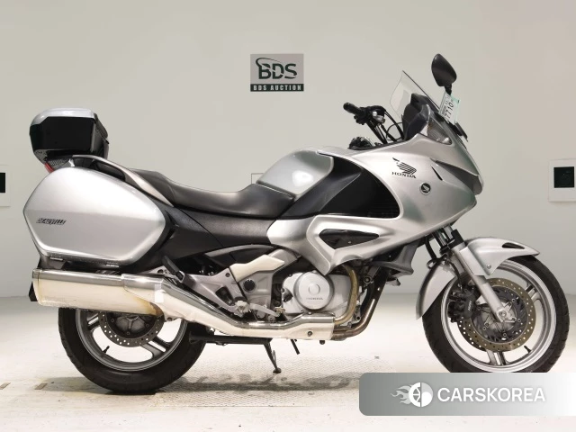Проданный Honda DEAUVILLE 680 2011 из Японии