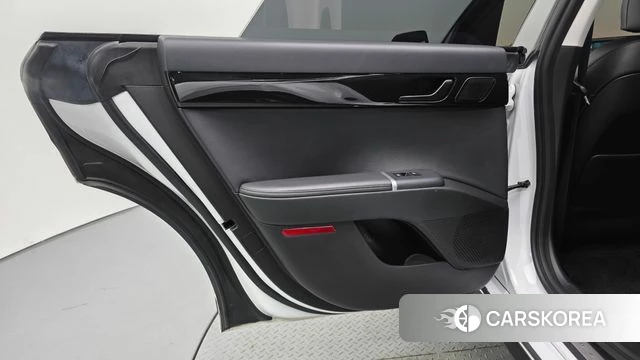 Hyundai Grandeur (GN7) id 4630931 из Кореи 17