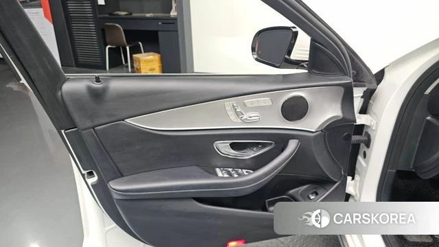 Mercedes-Benz E-Class W213 id 4596394 из Кореи 17