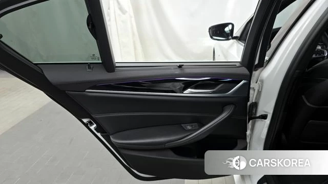 BMW 5 Series (G30) id 4390115 из Кореи 17
