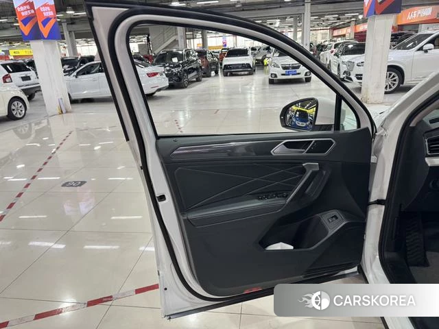 Volkswagen Tiguan L id 4272744 из Китая 17