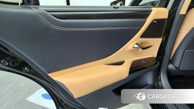 Lexus ES300h 7th generation id 4381033 из Кореи 17