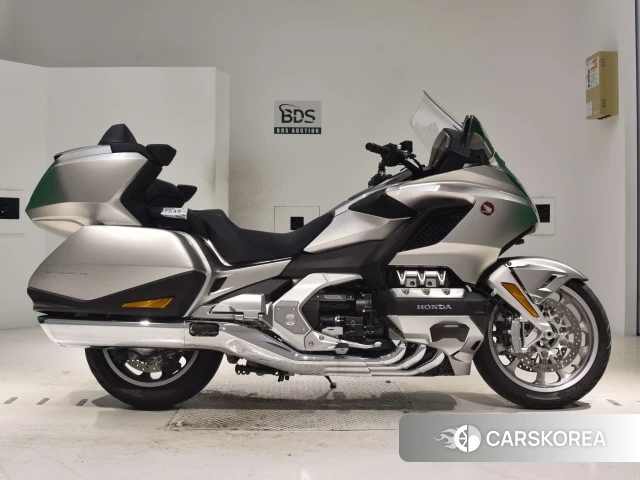 Проданный Honda GL1800 TOUR DCT 2023 из Японии