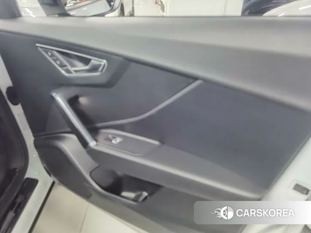 Audi Q2L id 4208809 из Китая 17