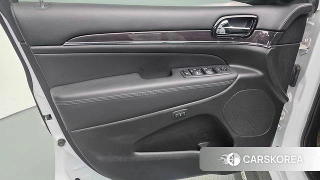 Jeep Grand Cherokee id 4231960 из Кореи 17