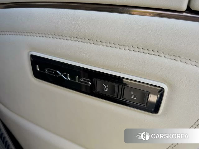 Lexus LM id 4276292 из Китая 17