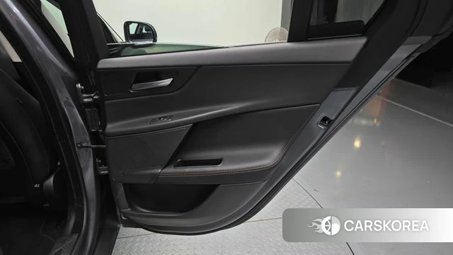 Jaguar XE id 4502565 из Кореи 17