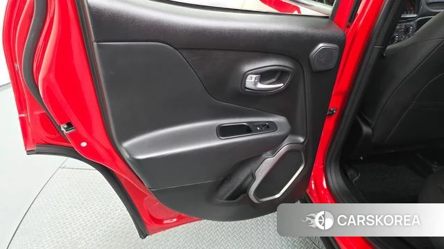 Jeep Renegade id 4269418 из Кореи 17
