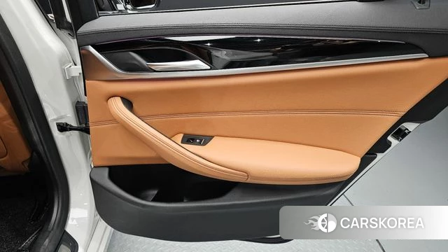 BMW 5 Series (G30) id 4434955 из Кореи 17
