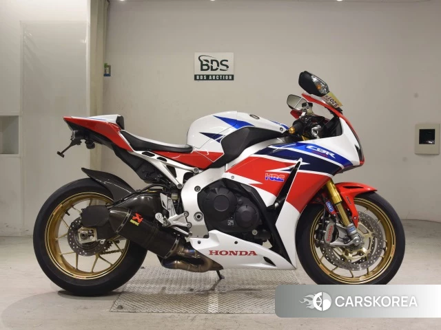 Проданный Honda CBR1000RR 2015 из Японии