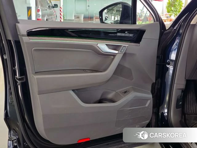 Volkswagen Touareg id 4301167 из Китая 17