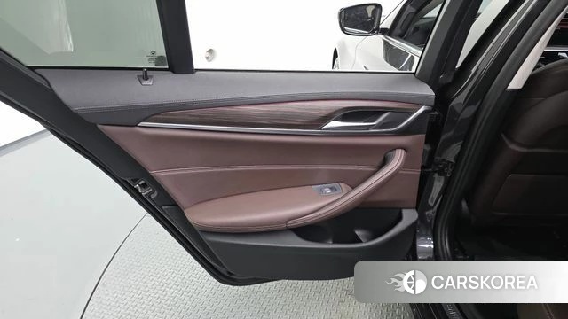 BMW 5 Series (G30) id 4727257 из Кореи 17