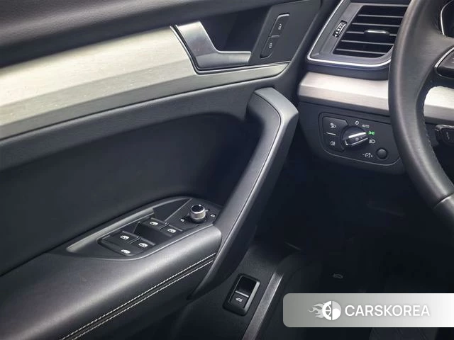 Audi Q5L id 4263987 из Китая 17