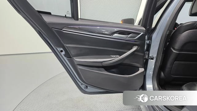 BMW 5 Series (G30) id 4233176 из Кореи 17