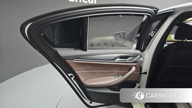 BMW 5 Series (G30) id 4243947 из Кореи 17