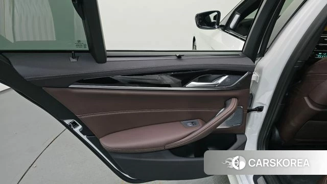BMW 5 Series (G30) id 4784343 из Кореи 17