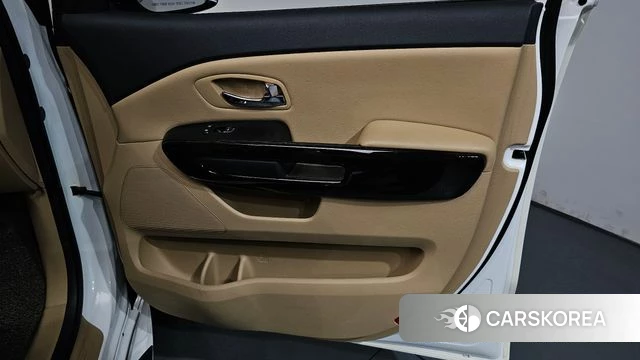 Kia The New Carnival id 4658346 из Кореи 17