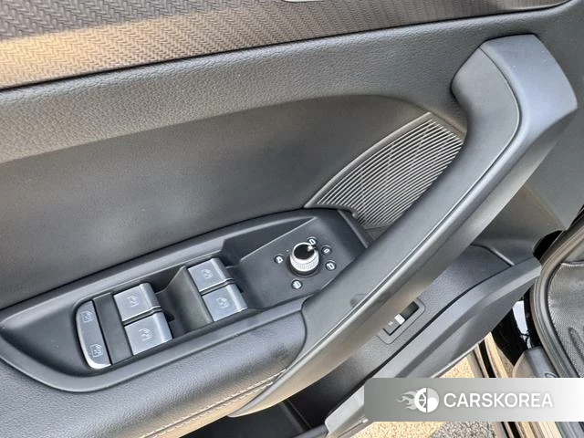Audi Q5L id 4211480 из Китая 17