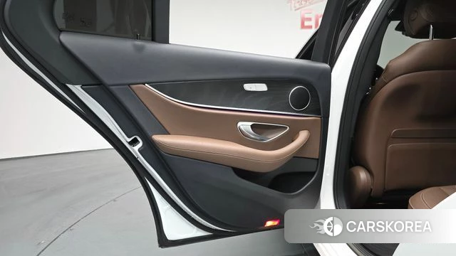 Mercedes-Benz E-Class W213 id 4186128 из Кореи 17