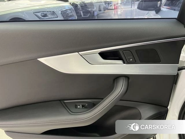 Audi A4L id 4290436 из Китая 17