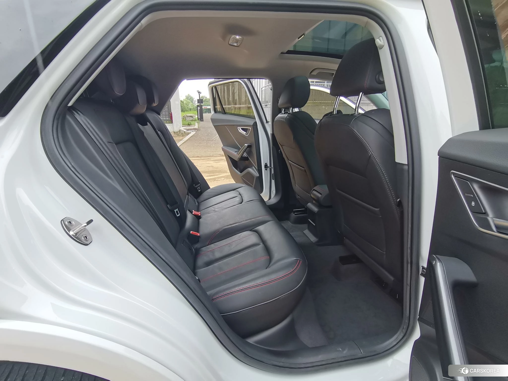 Audi Q2L id 4473383 из Китая 17
