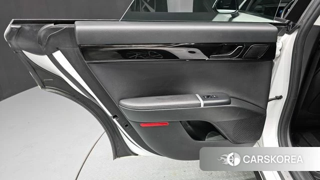 Hyundai Grandeur (GN7) id 4201056 из Кореи 17